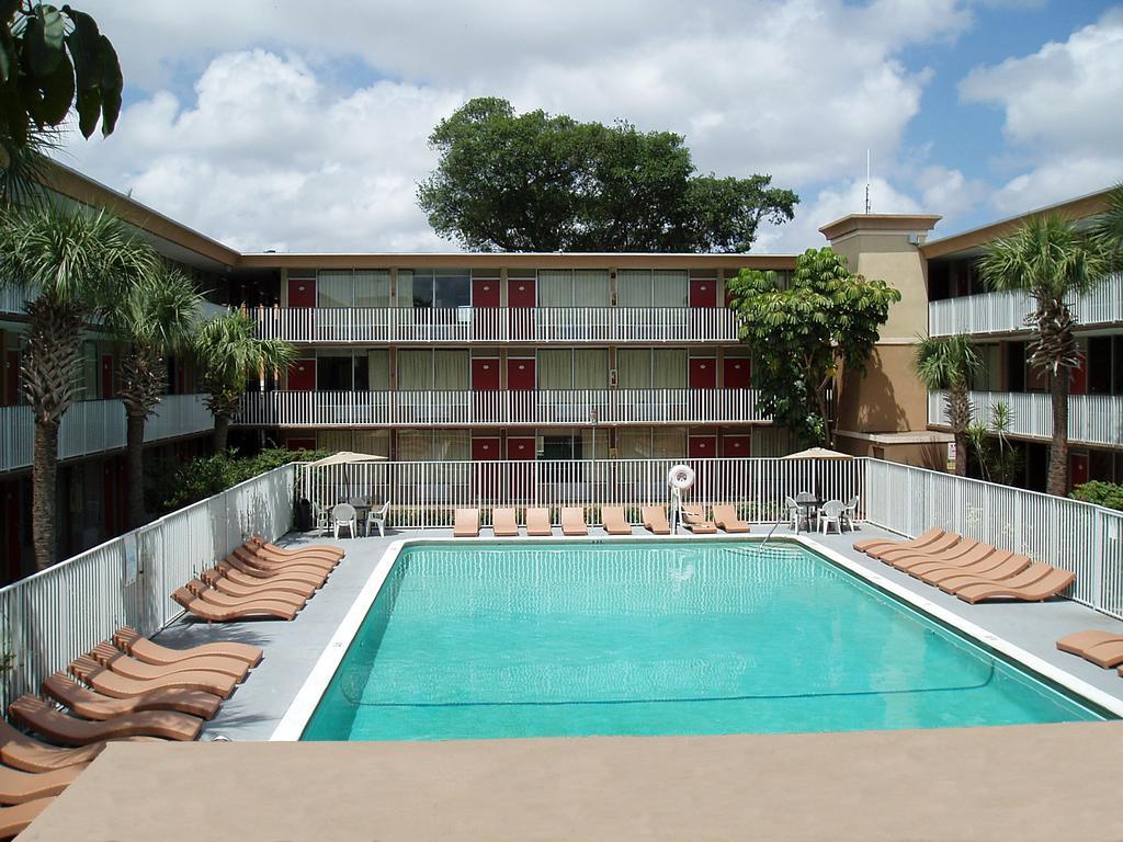 Red Carpet Inn Airport Fort Lauderdale Exterior photo