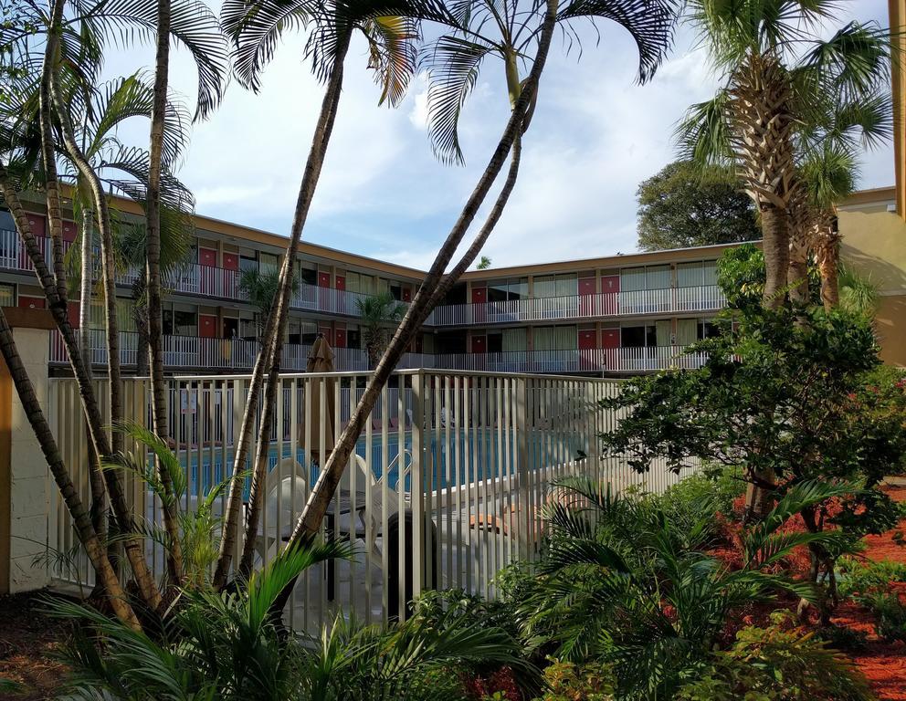 Red Carpet Inn Airport Fort Lauderdale Exterior photo